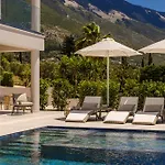 Deos Villa *